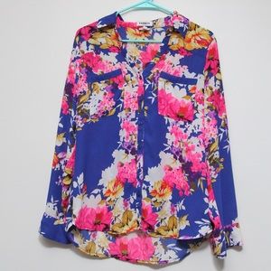 ❌SOLD❌ Slim Medium Express Floral Portofino button-up blouse